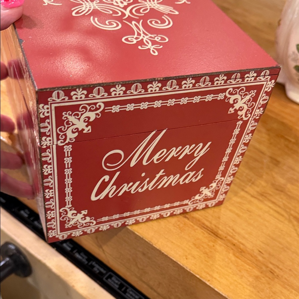 Vintage Festive Red Merry Christmas Box - Picture 13 of 13